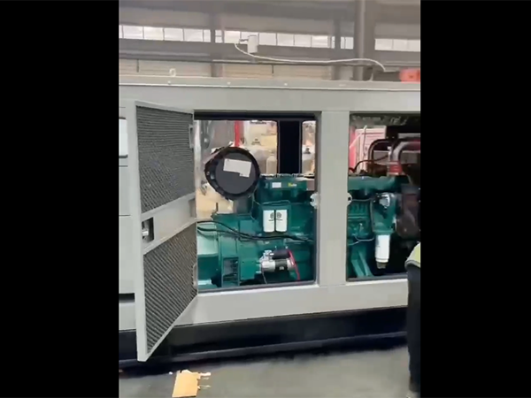 潍柴300kw静音机组正在组装